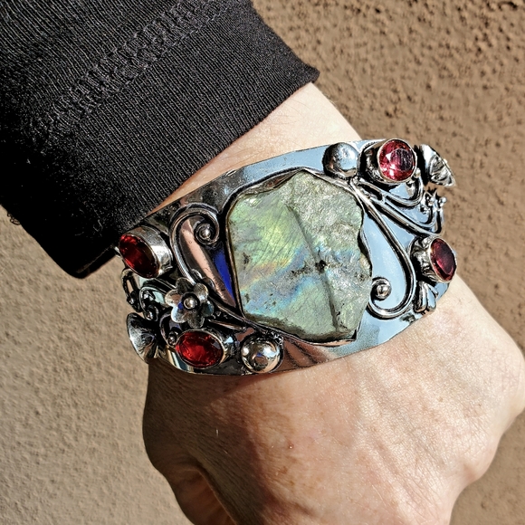 New Unique Rough Labradorite and Garnet Adjustable Cuff 925 Silver Bracelet. - Picture 7 of 16